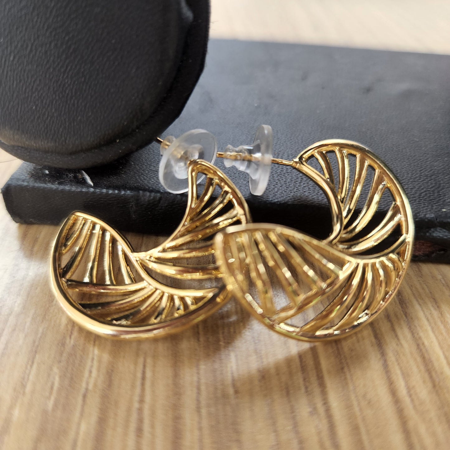 Twisted Mat Hoop Earrings - 18k Gold polished