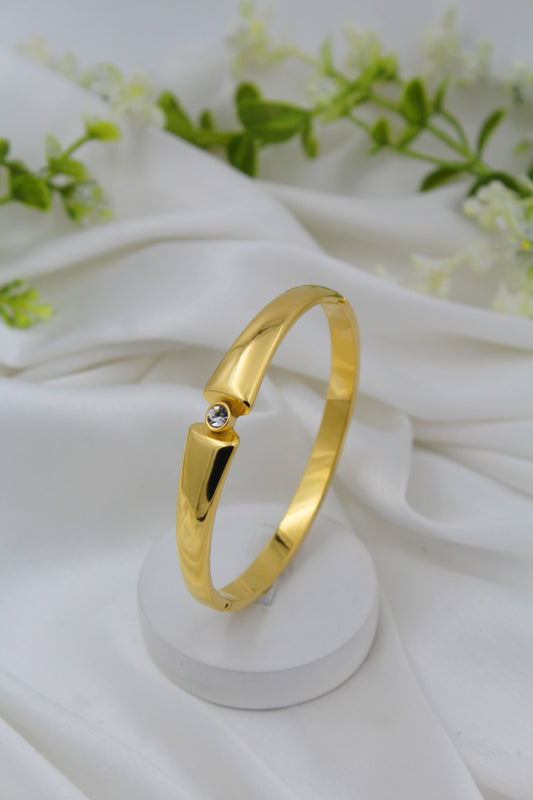 Single Stud Alia Gold polished Bracelet